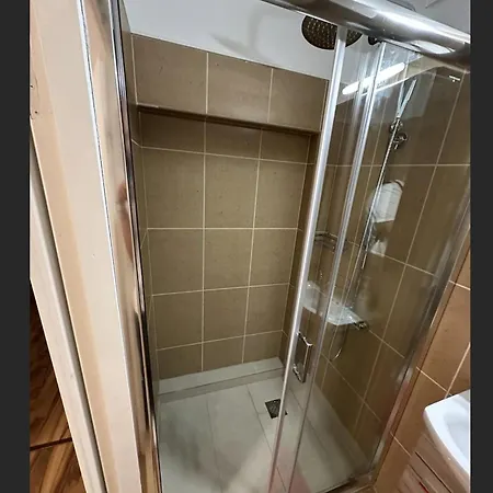 Modern Cozy Flat パトラ
