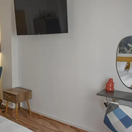 아파트 Modern Cozy Flat 파트라