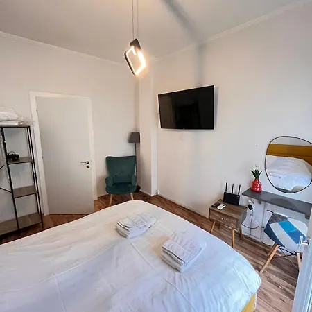 Modern Cozy Flat 파트라
