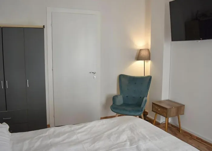 Modern Cozy Flat * 파트라