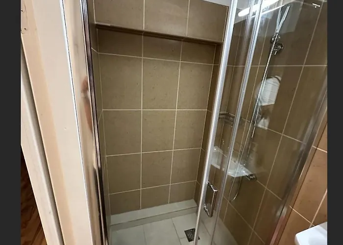 Modern Cozy Flat 파트라