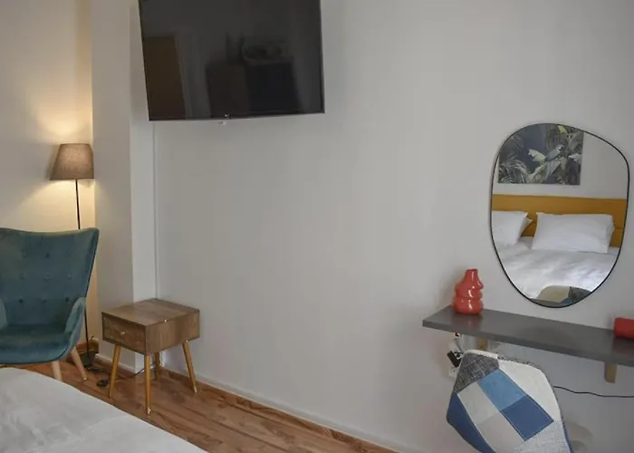아파트 Modern Cozy Flat 파트라