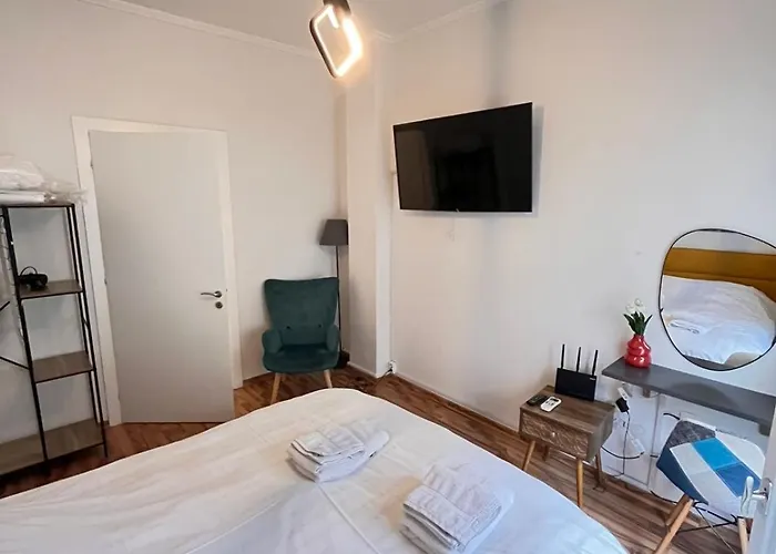 Modern Cozy Flat 파트라