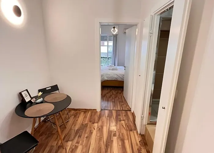 Modern Cozy Flat * 파트라