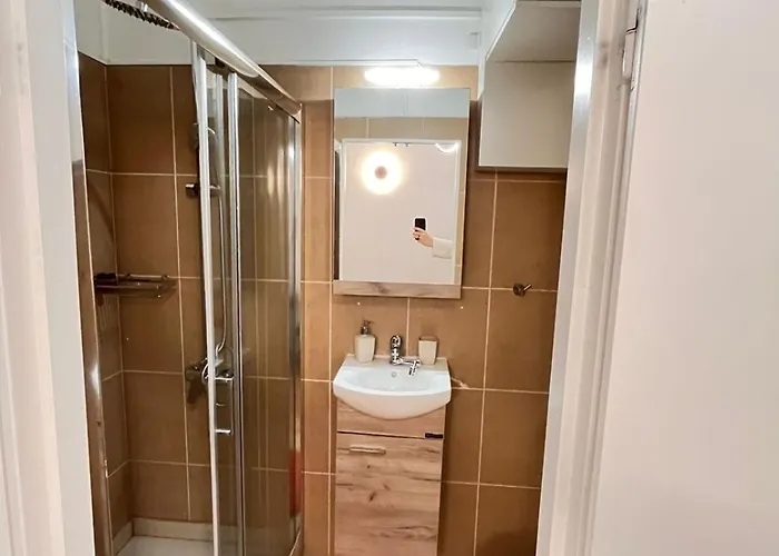 아파트 Modern Cozy Flat 파트라